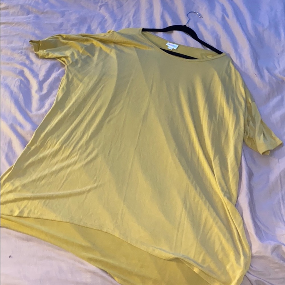 Yellow, flow-y tee